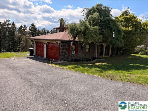 1170 Oakhurst Dr, Slatington, PA, 18080-1225 | Card Image