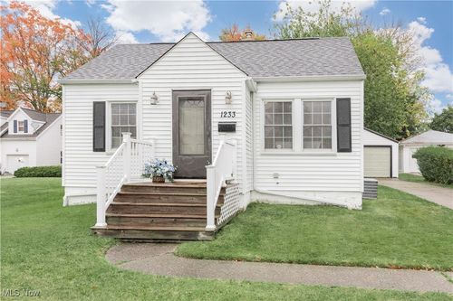 1233 Summit Dr, Mayfield Heights, OH, 44124-1516 | Card Image