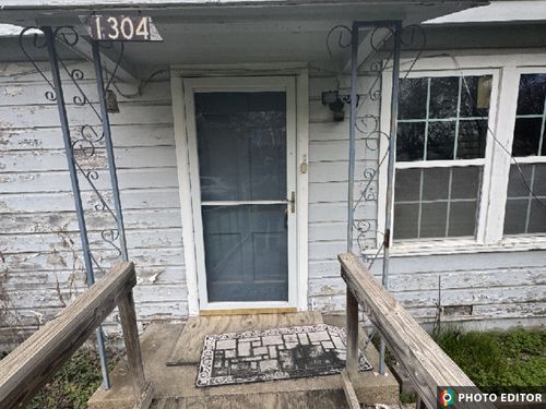 1304 N Wood St, Cleburne, TX, 76033-7319 | Card Image