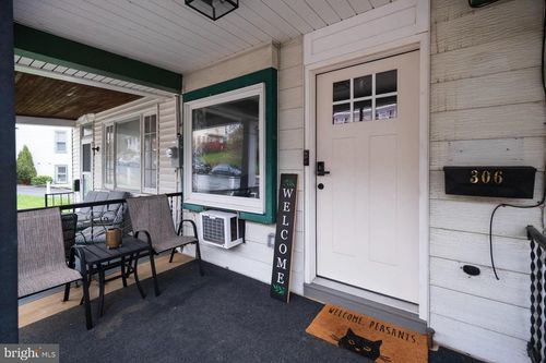 306 Port Clinton Ave, HAMBURG, PA, 19526-1713 | Card Image