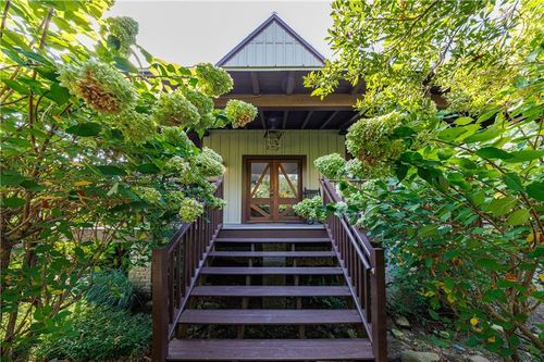 1015 Loliver Ln, Chattahoochee Hills, GA, 30268-2295 | Card Image