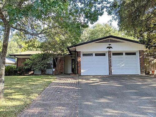 7011 Whispering Oaks Dr, Austin, TX, 78745-5233 | Card Image