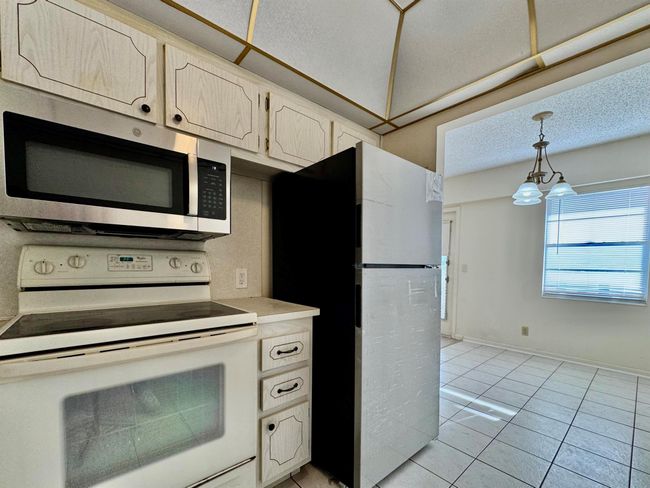 82 Dorset B, Condo with 2 bedrooms, 2 bathrooms and null parking in Boca Raton FL | Image 11