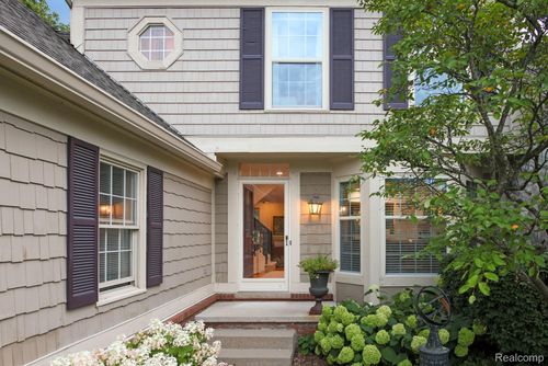 916 Tartan Trl, Bloomfield Hills, MI, 48304-3820 | Card Image