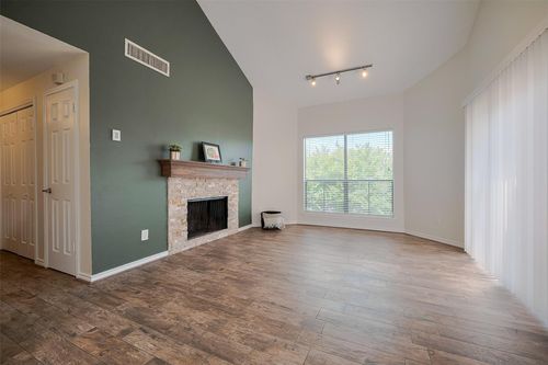 76-10176 Oakberry St, Houston, TX, 77042-5803 | Card Image