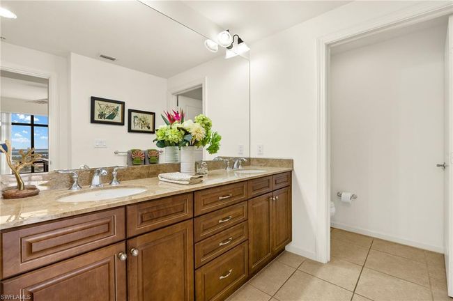 Master Bathroom | Image 25