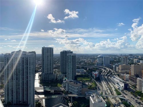 4412-200 Biscayne Boulevard Way, Miami, FL, 33131-2154 | Card Image