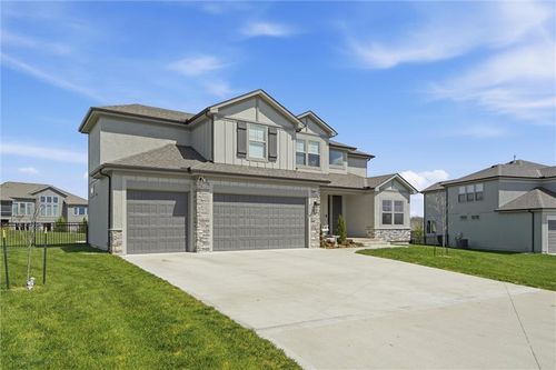 1116 Hummingbird Ct, Greenwood, MO, 64034-9638 | Card Image