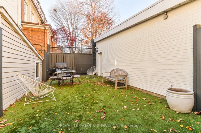 MAIN - 16 Farnham Ave, House other with 3 bedrooms, 2 bathrooms and 1 parking in Toronto ON | Image 21