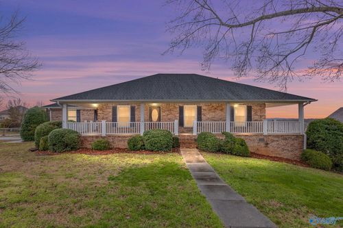 122 Mykeys Way, Huntsville, AL, 35811-8856 | Card Image