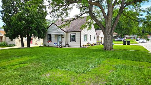 4445 W Howard Avenue, Greenfield, WI, 53220 | Card Image