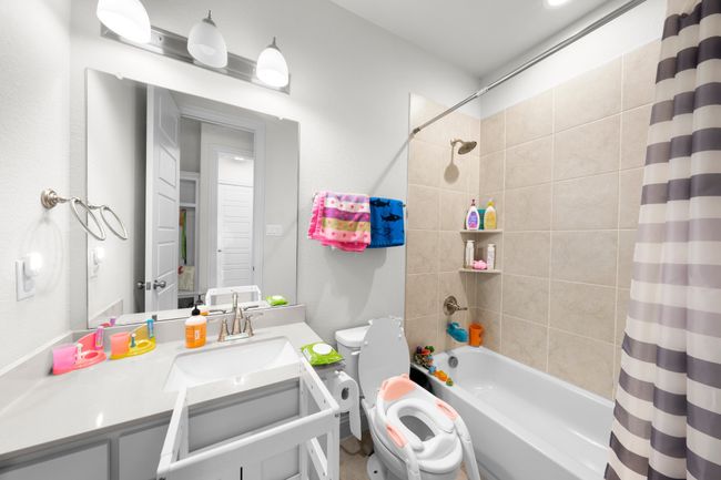 Full bath with shower / tub combo with curtain and vanity | Image 18
