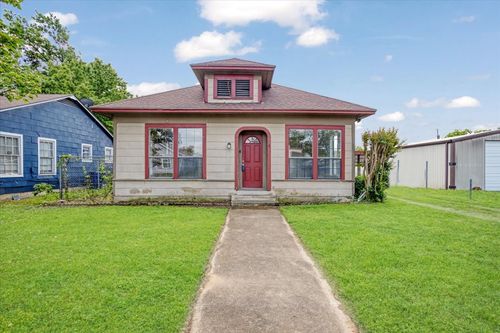 726 W Texas St, Denison, TX, 75020-6134 | Card Image