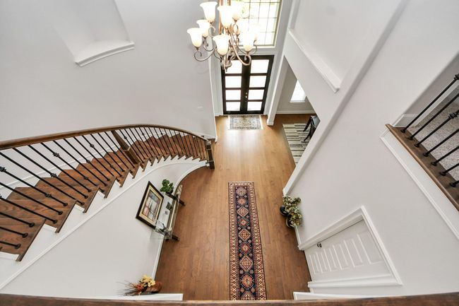 Two story foyer | Image 11