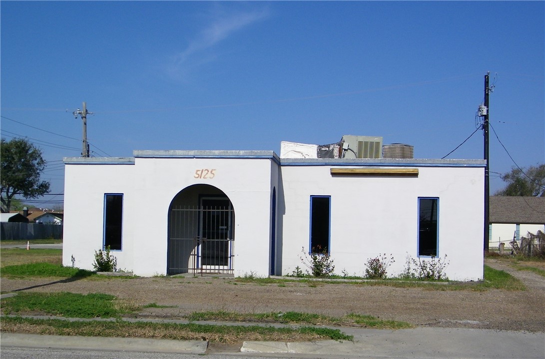 5125 Carroll Ln, Corpus Christi, TX 78415