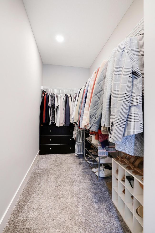 Primary suite with private bath & walk-in closet | Image 31