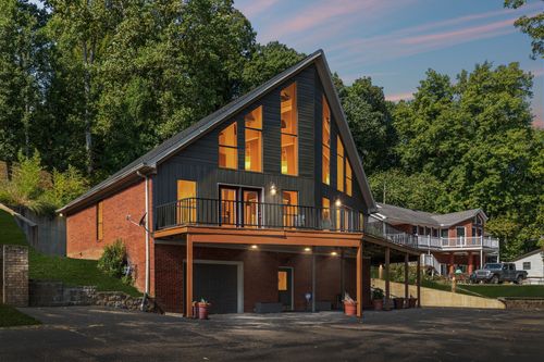 682 Stirling Rd, Camden, TN, 38320-7734 | Card Image