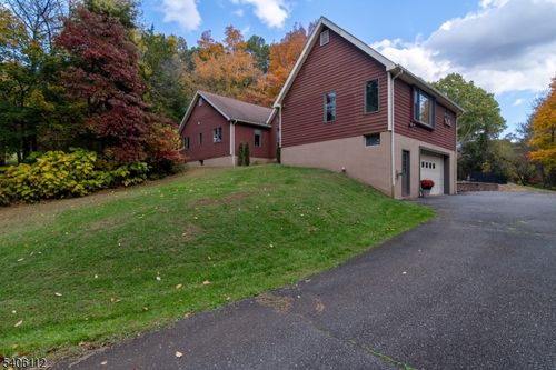 9 Wayside Ln, LEBANON, NJ, 08833-4355 | Card Image