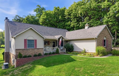 11325 Hartland Rd, Fenton, MI, 48430-3528 | Card Image