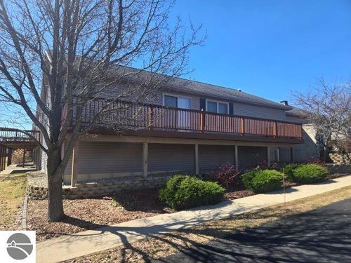 21-3801 Creekside Dr, Traverse City, MI, 49684-7218 | Card Image