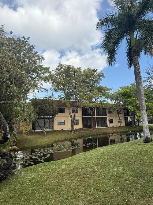 212-2 Briarwood Cir, Hollywood, FL, 33024-1175 | Card Image