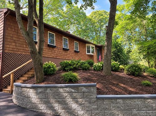 2398 River Rd, Calverton, NY, 11933-1647 | Card Image