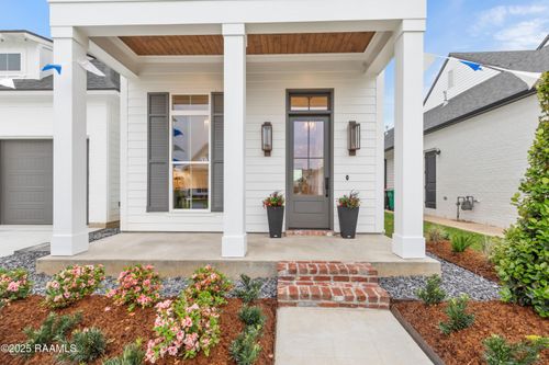 207 Crossbill Dr, Lafayette, LA, 70508-1864 | Card Image