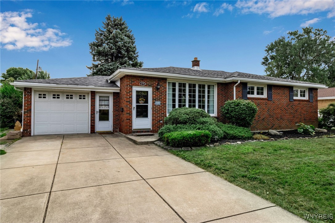Charlescrest Ct, Buffalo, NY 14224