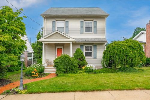 107 N Green St, Nazareth, PA, 18064-1404 | Card Image