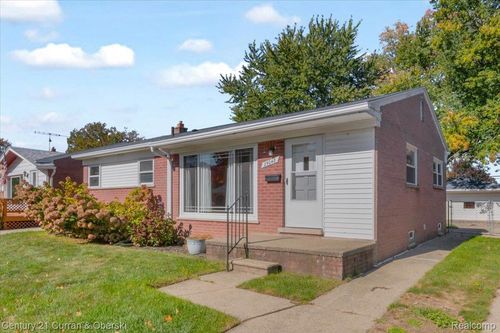 25048 Filmore St, Taylor, MI, 48180-2039 | Card Image
