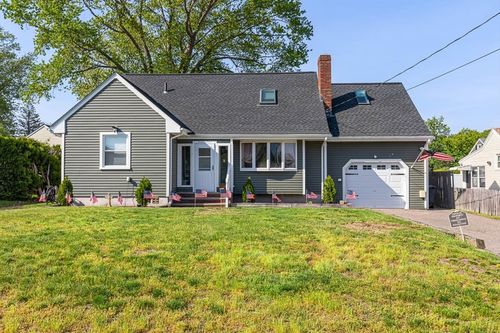 91 Sycamore St, Swansea, MA, 02777-2915 | Card Image