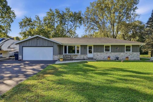 S55W23639 Hickory Ridge Drive, Waukesha, WI, 53189 | Card Image