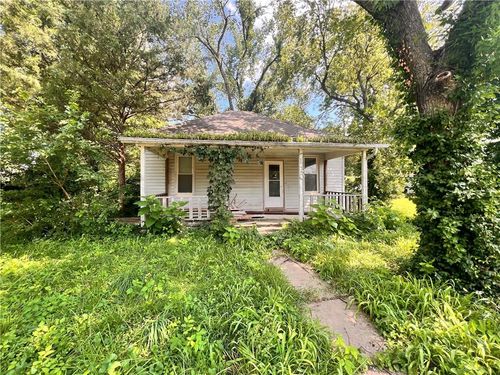 120 W 3rd St, Adrian, MO, 64720-9607 | Card Image