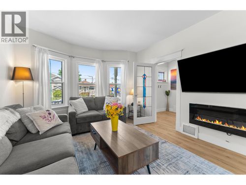 178 E King Edward Ave, Vancouver, BC, V5V2C1 | Card Image