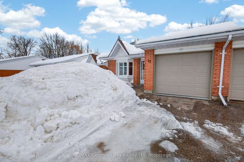 17-696 King St, Midland, ON, L4R5B5 | Card Image