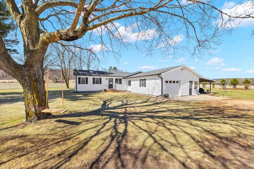 N8608 Strat Rd, IOLA, WI, 54945-8946 | Card Image