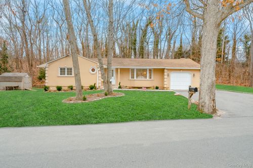 263 N Country Rd, Smithtown, NY, 11787-2141 | Card Image