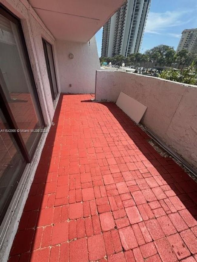 APT-109 - 1650 Ne 115 Th St, Condo with 1 bedrooms, 2 bathrooms and null parking in Miami FL | Image 17