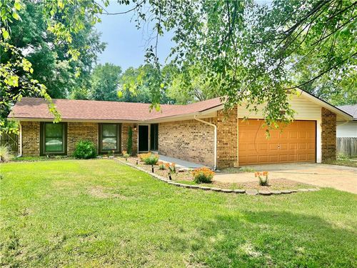 213 Morningside Pl, Independence, KS, 67301-1912 | Card Image