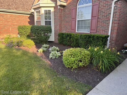 820 Woodhaven Dr, Commerce Township, MI, 48390-5808 | Card Image