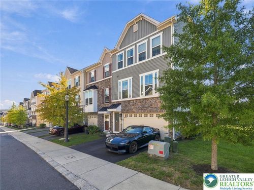2433 Emanuel Ct, Easton, PA, 18045-5698 | Card Image