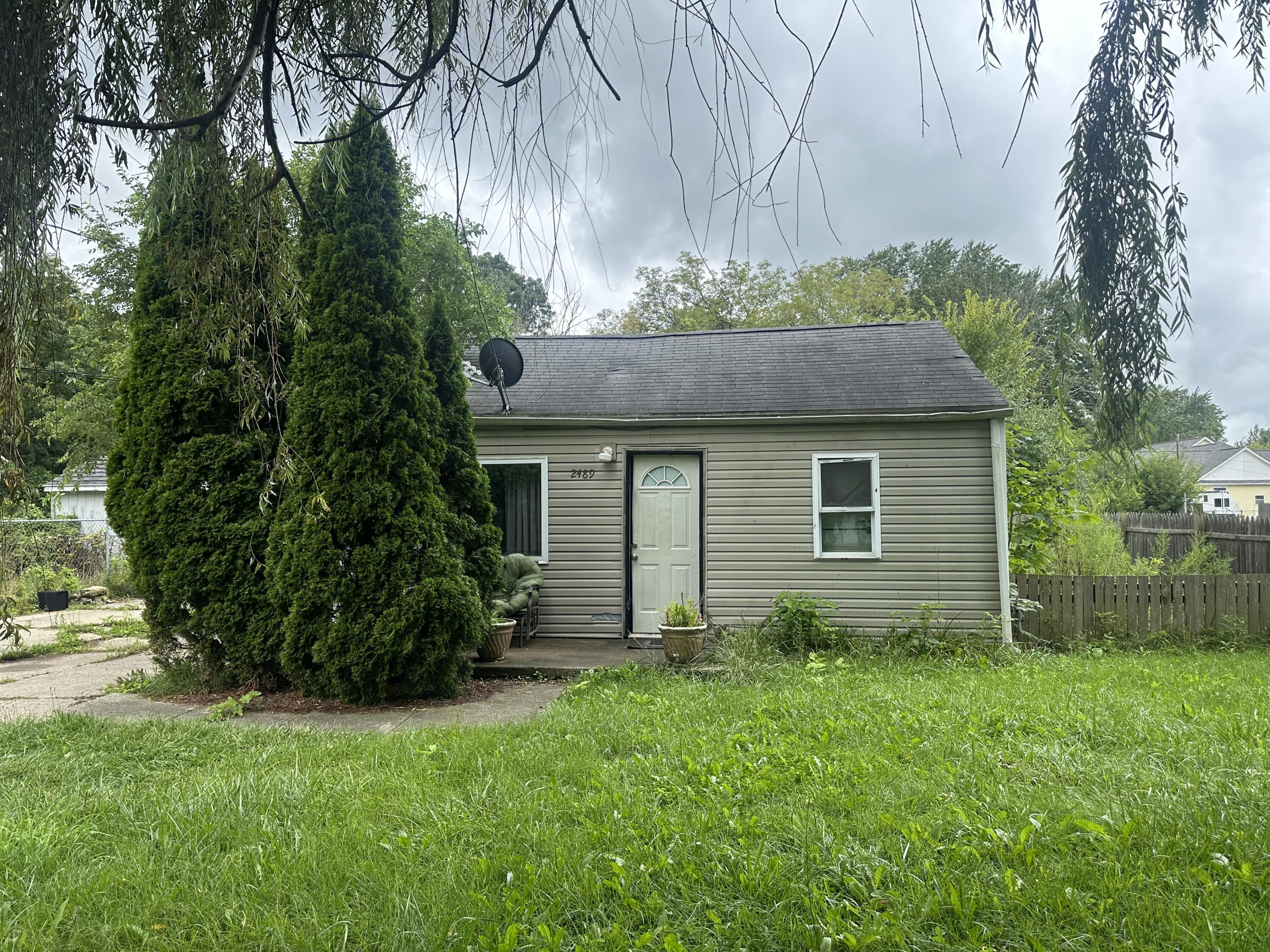 Mccollum Ave, Flint, MI 48504