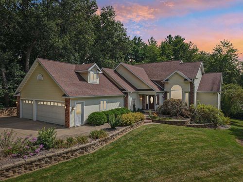 S2916A Fairway Dr, Reedsburg, WI, 53959-9713 | Card Image