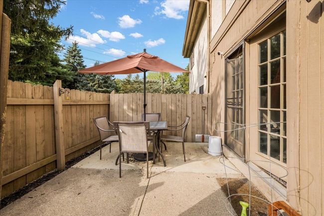 6121 Stornoway Dr S, Condo with 2 bedrooms, 2 bathrooms and null parking in Columbus OH | Image 24