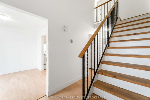 112-100 Brownleigh Ave, Welland, ON, L3B5V8 | Card Image