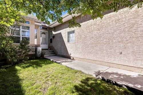145 Sierra Morena Green Sw, Calgary, AB, T3H3E4 | Card Image