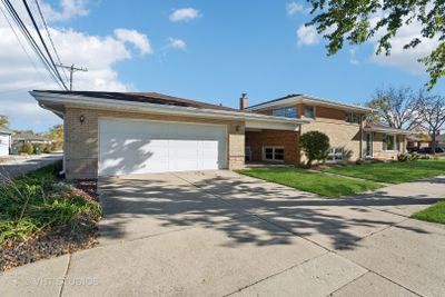 8401 Le Claire Avenue, House other with 3 bedrooms, 2 bathrooms and 4 parking in Skokie IL | Image 3