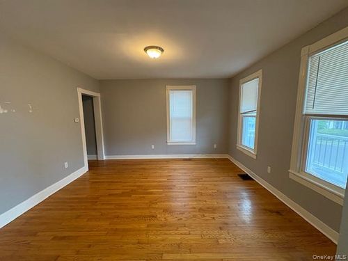 28-28 Myrtle Ave, Middletown, NY, 10940-4121 | Card Image