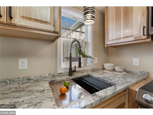 1040 Rose Ave E, Saint Paul, MN, 55106-2728 | Card Image