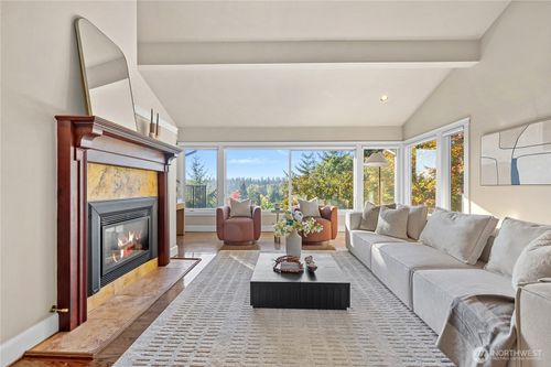 8619 Ne 24th St, Clyde Hill, WA, 98004-2428 | Card Image